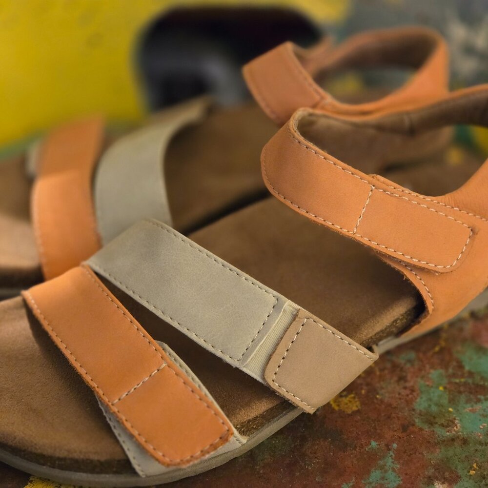 Earth Origins Suede Sandals Adjustable Straps Size 8